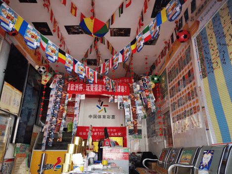 石宇奇2-1逆转小波波夫 晋级世锦赛男单八强